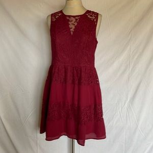 Maroon sleeveless lace dress
